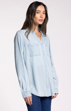 GINGER CHAMBRAY POCKET BUTTON DOWN