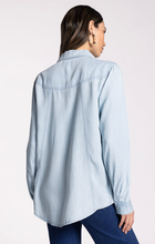 GINGER CHAMBRAY POCKET BUTTON DOWN