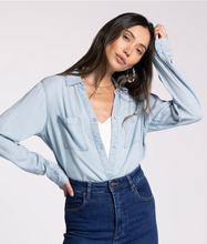 GINGER CHAMBRAY POCKET BUTTON DOWN