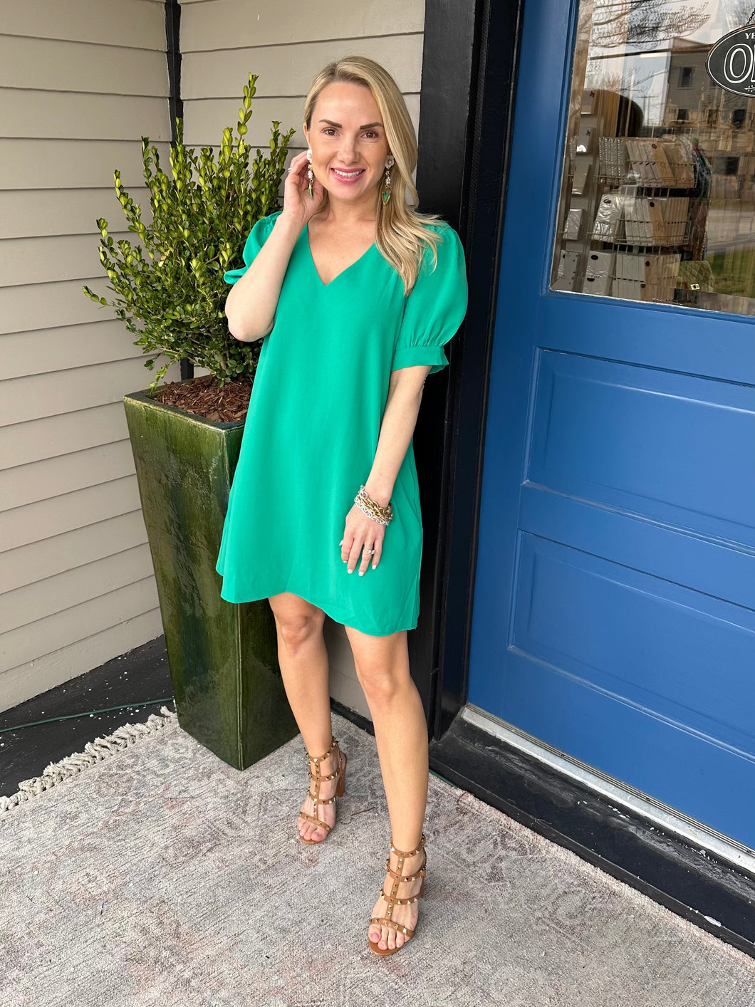 PUFF SLEEVE SHIFT DRESS (BLACK)